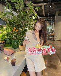 小隻馬D奶妹 穴穴超嫩的 摸起來超爽的 水量夠充足哦